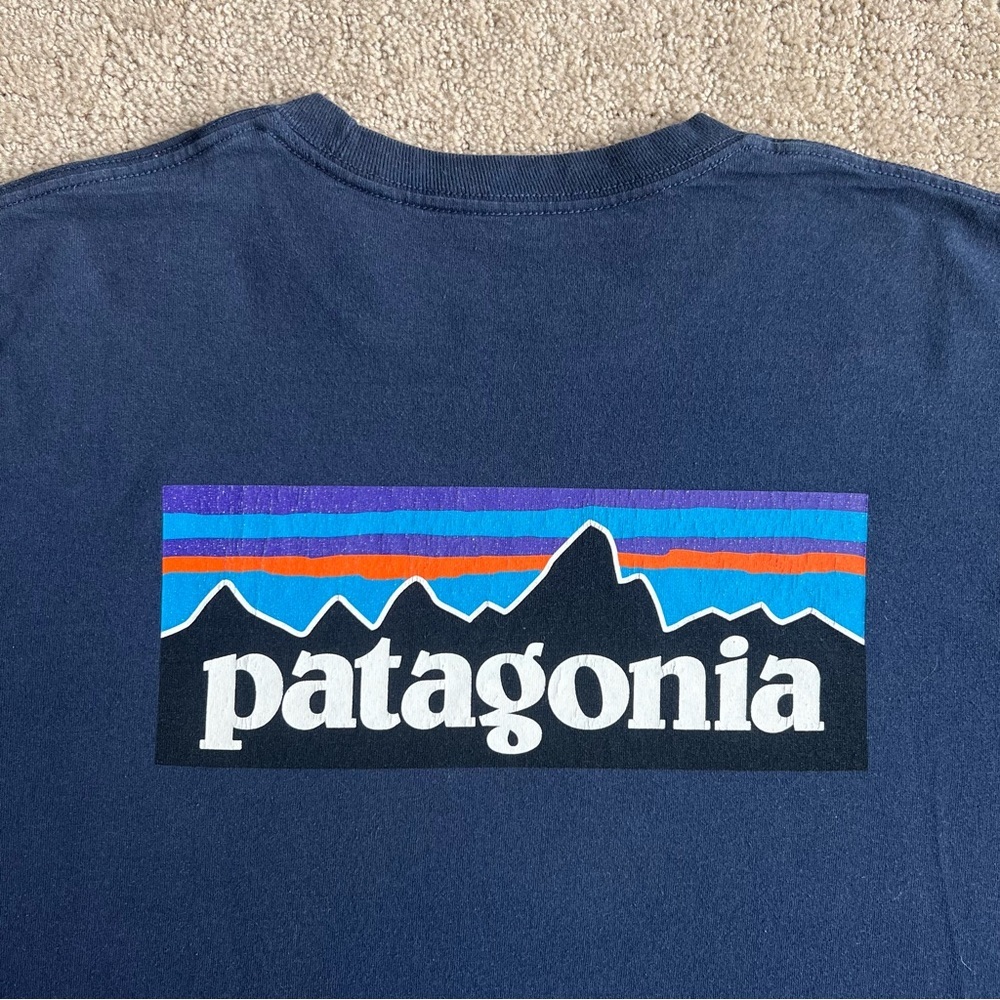 Men's Patagonia Long-Sleeved P-6 Logo Responsibili-Tee - Picture 8 of 9